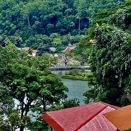 Отель Sesatha Lake Канди Экстерьер фото