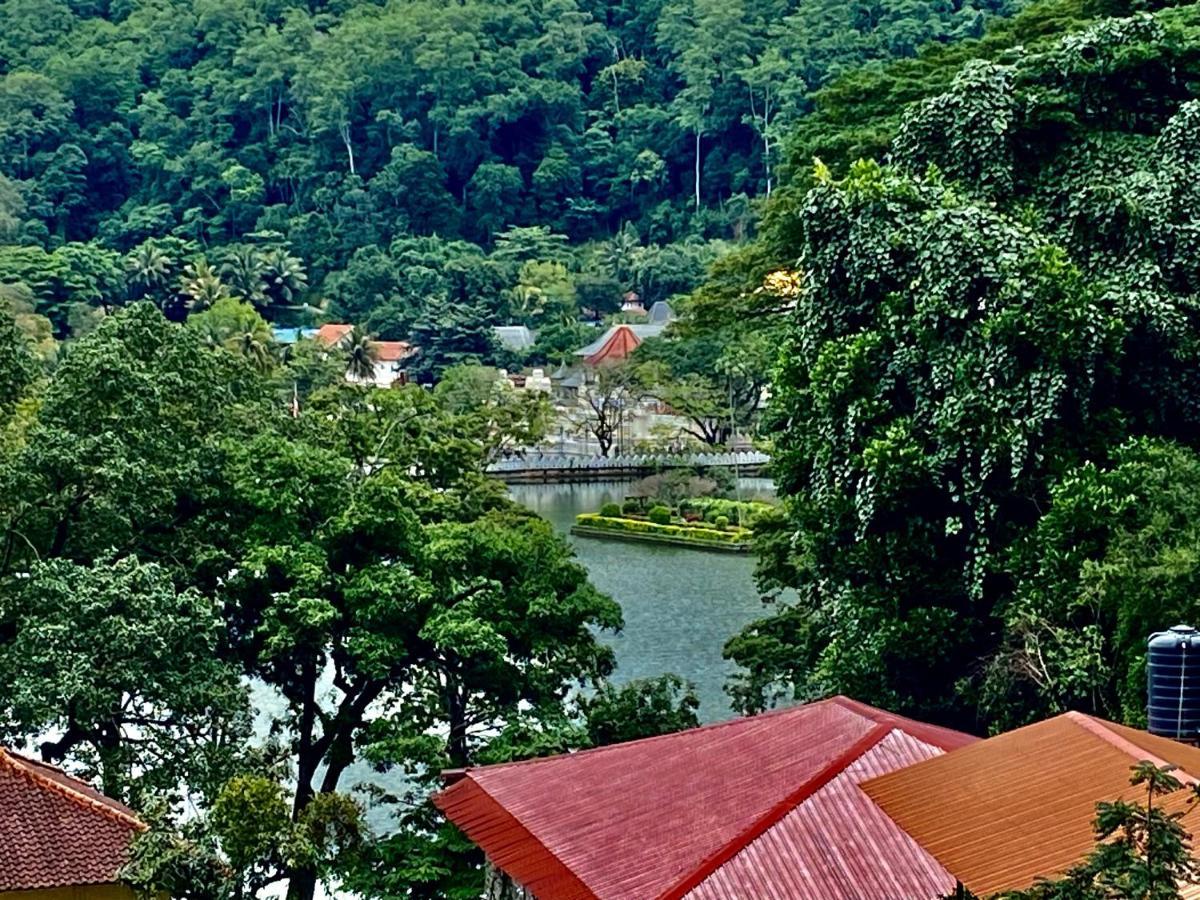 Отель Sesatha Lake Канди Экстерьер фото